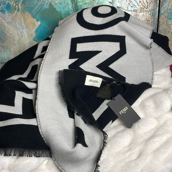 FENDI x MARC JACOBS LARGE CASHMERE SCARF NWT